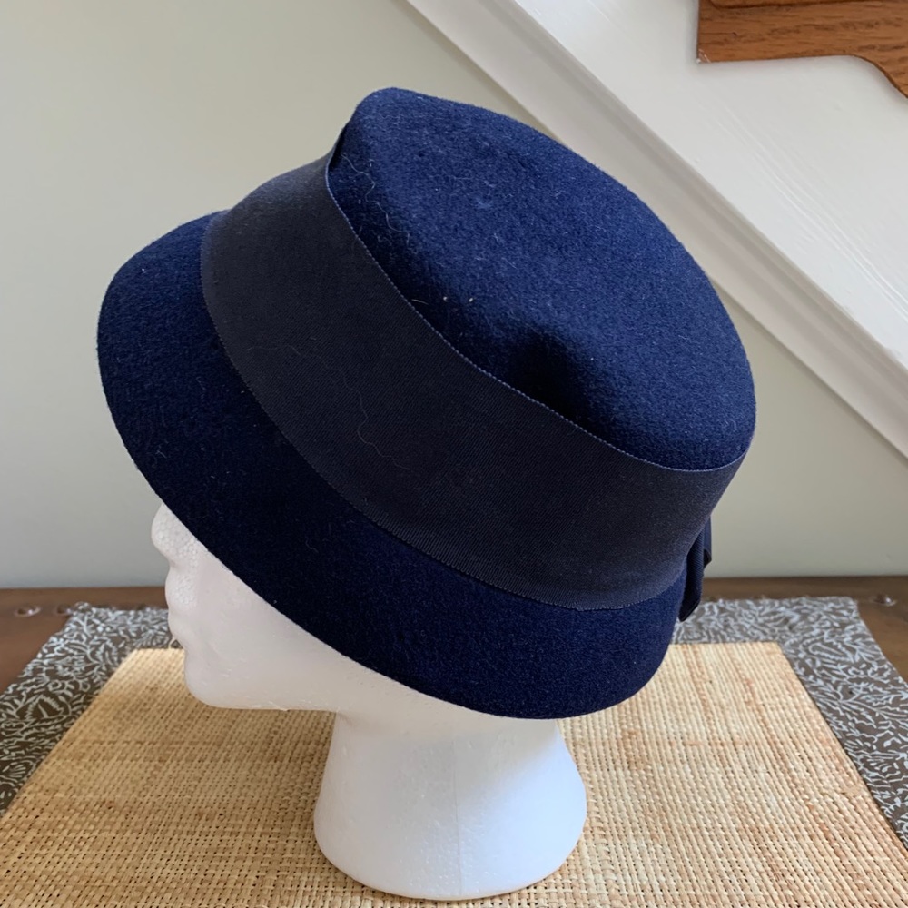 Vintage women’s navy 100% wool Faumtra felt hat